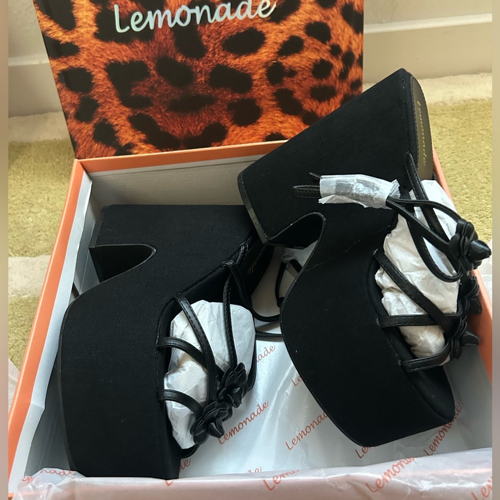 NWT Flower Details Black High Heel Platform Sandals - Picture 8 of 8